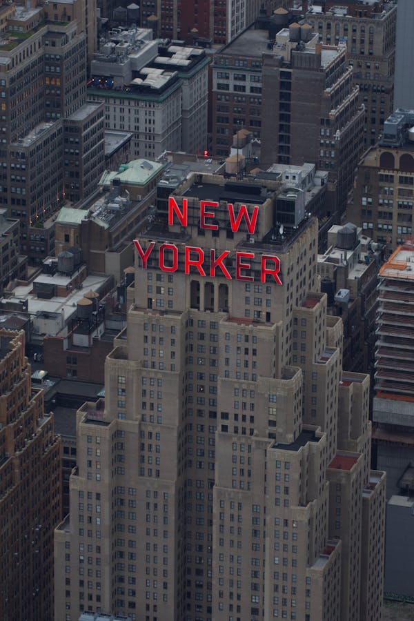 Il New Yorker Hotel: Un’Icona di Manhattan. Un Viaggio nella Storia e nell’Eleganza
