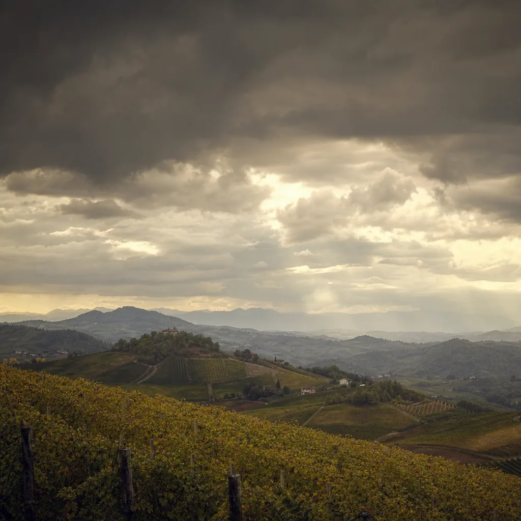 Cielo di tempesta sulle colline del Piemonte